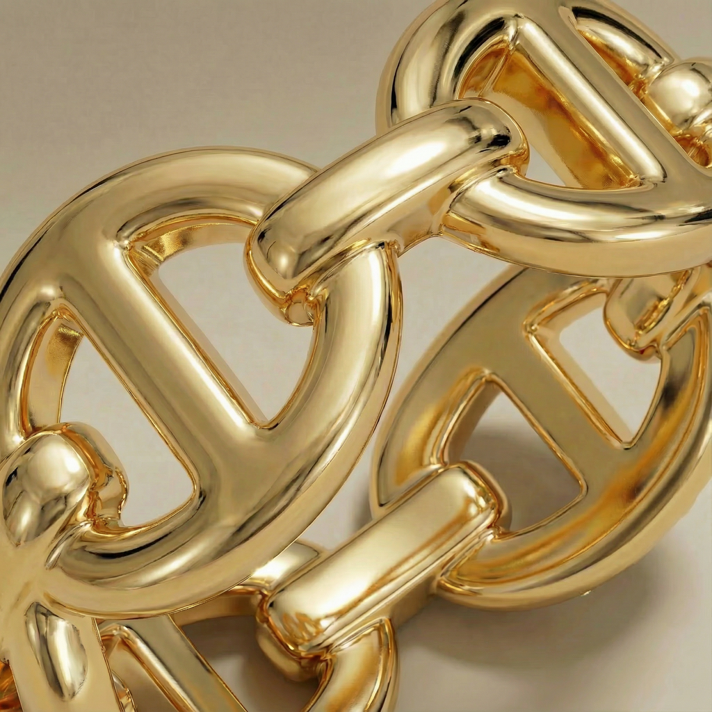 Close-up anello Maglia Eterna placcato oro 18k con dettaglio delle maglie