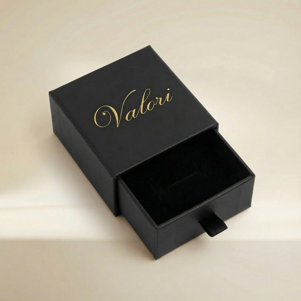 Packaging VALORI per anelli – scatola a cassetto nera con logo oro, confezione di pregio per gioielli raffinati