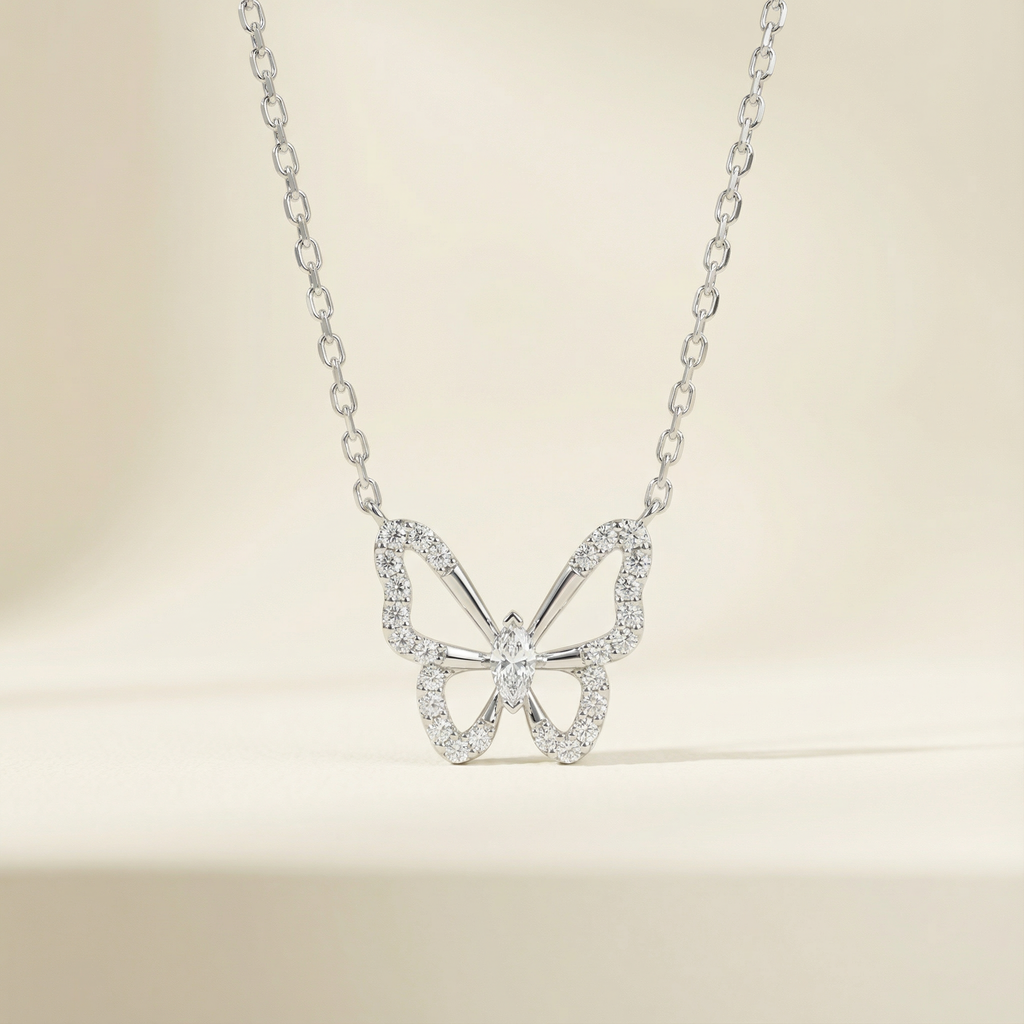 Collana Farfalla Aurora in argento con pendente a farfalla impreziosito da zirconi luminosi