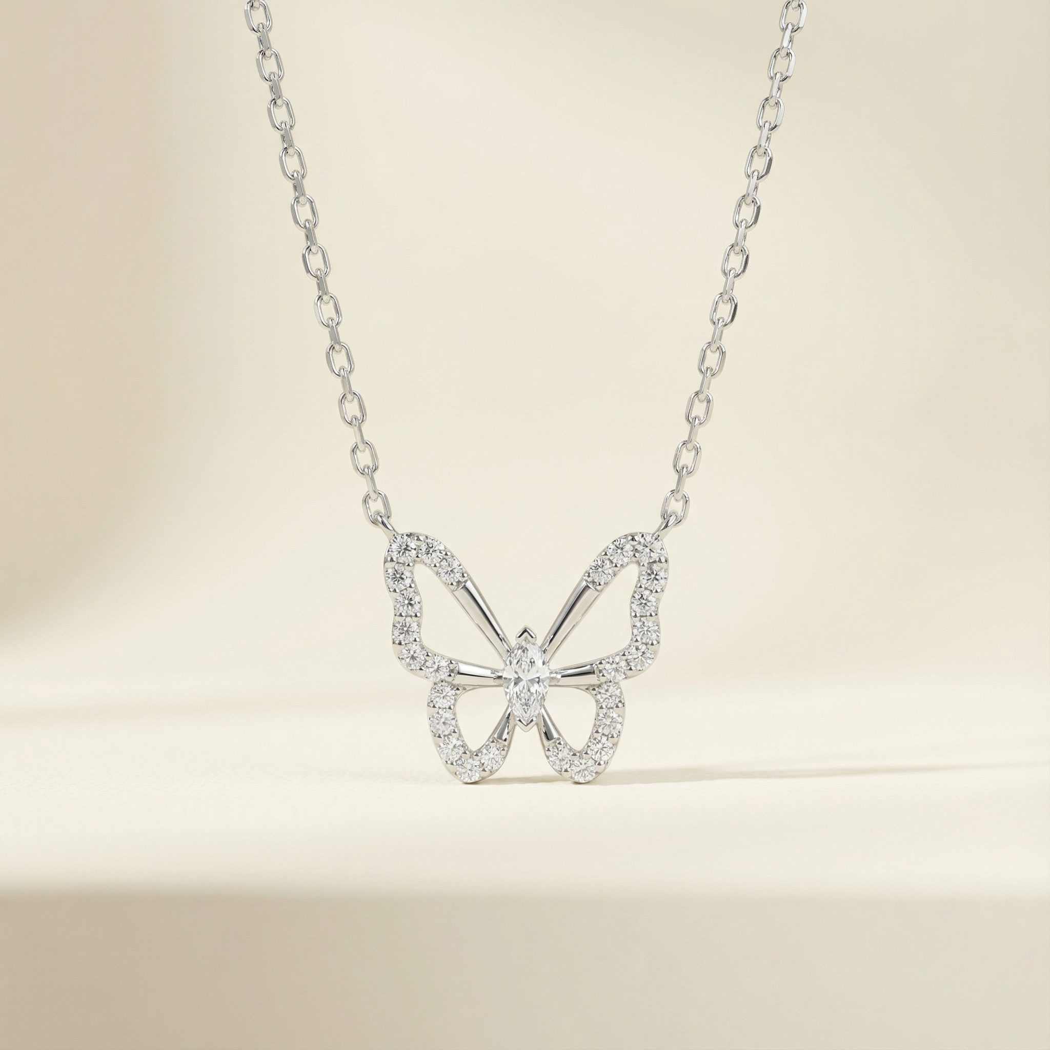 Collana Farfalla Aurora in argento con pendente a farfalla impreziosito da zirconi luminosi