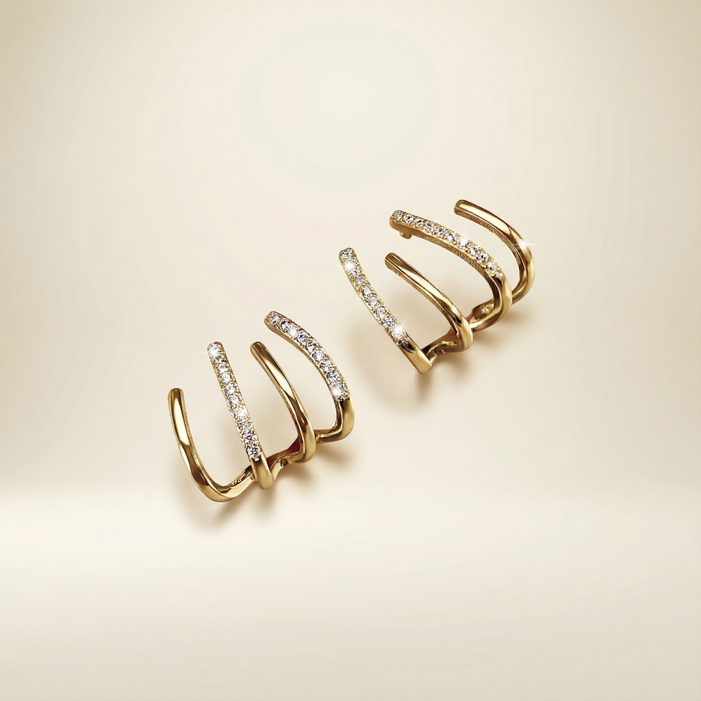 Aurora – Orecchini – Orecchini Artiglio Aurora – orecchini ear climber placcati oro con quattro punte e pavé di zirconi, vista frontale – VALORI – tag::oro
