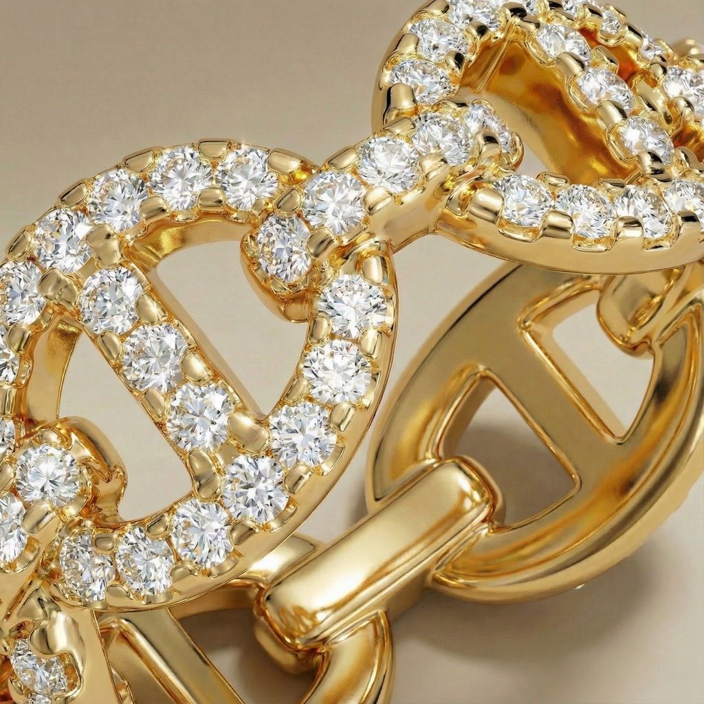 Close-up anello Maglia Eterna placcato oro 18k con dettaglio delle maglie