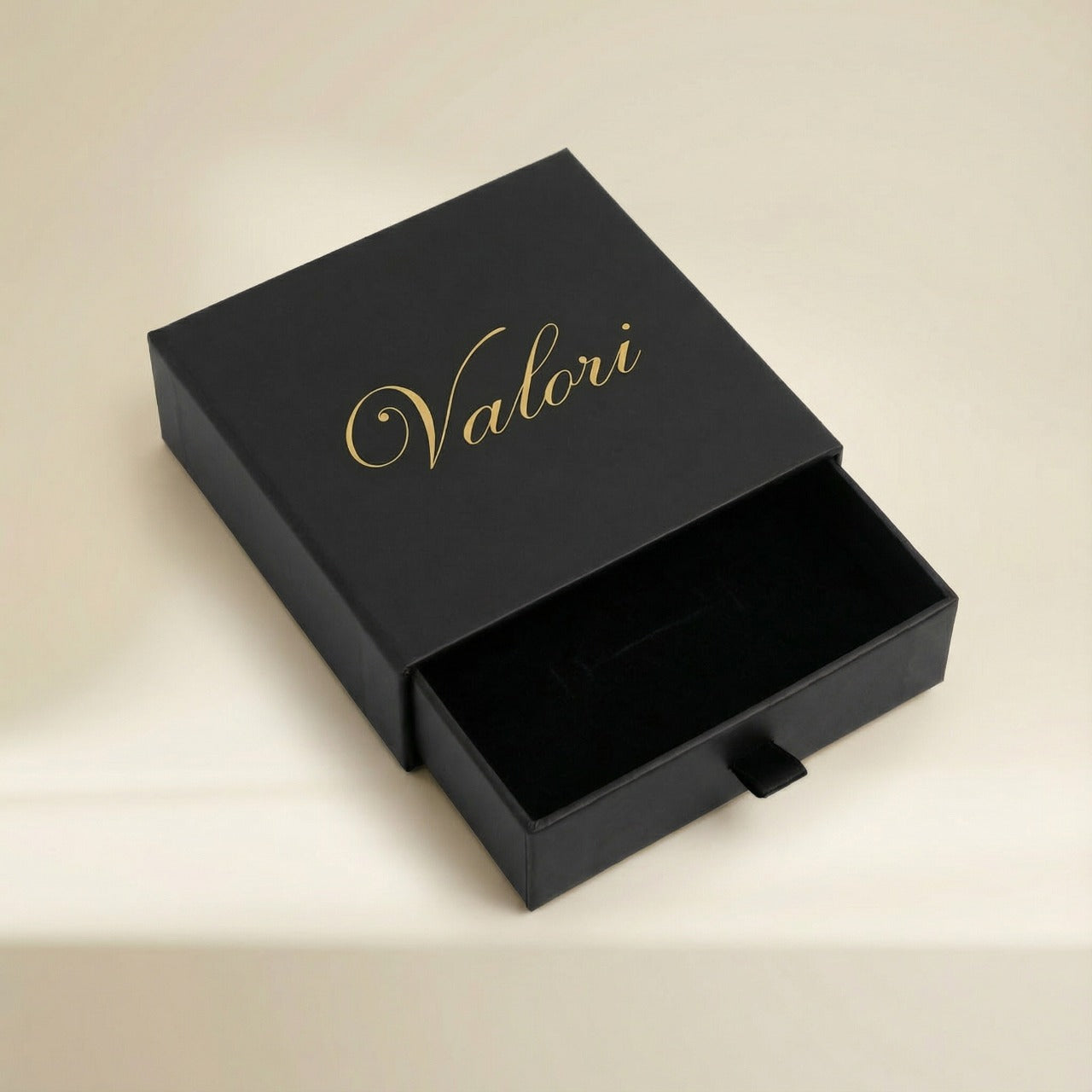 Packaging VALORI per collana – scatola a cassetto nera con logo oro, confezione di pregio per gioielli raffinati