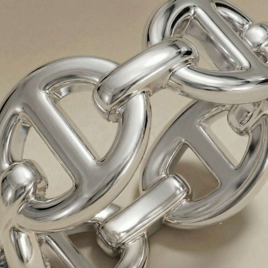 Close-up anello Maglia Eterna placcato argento con dettaglio delle maglie