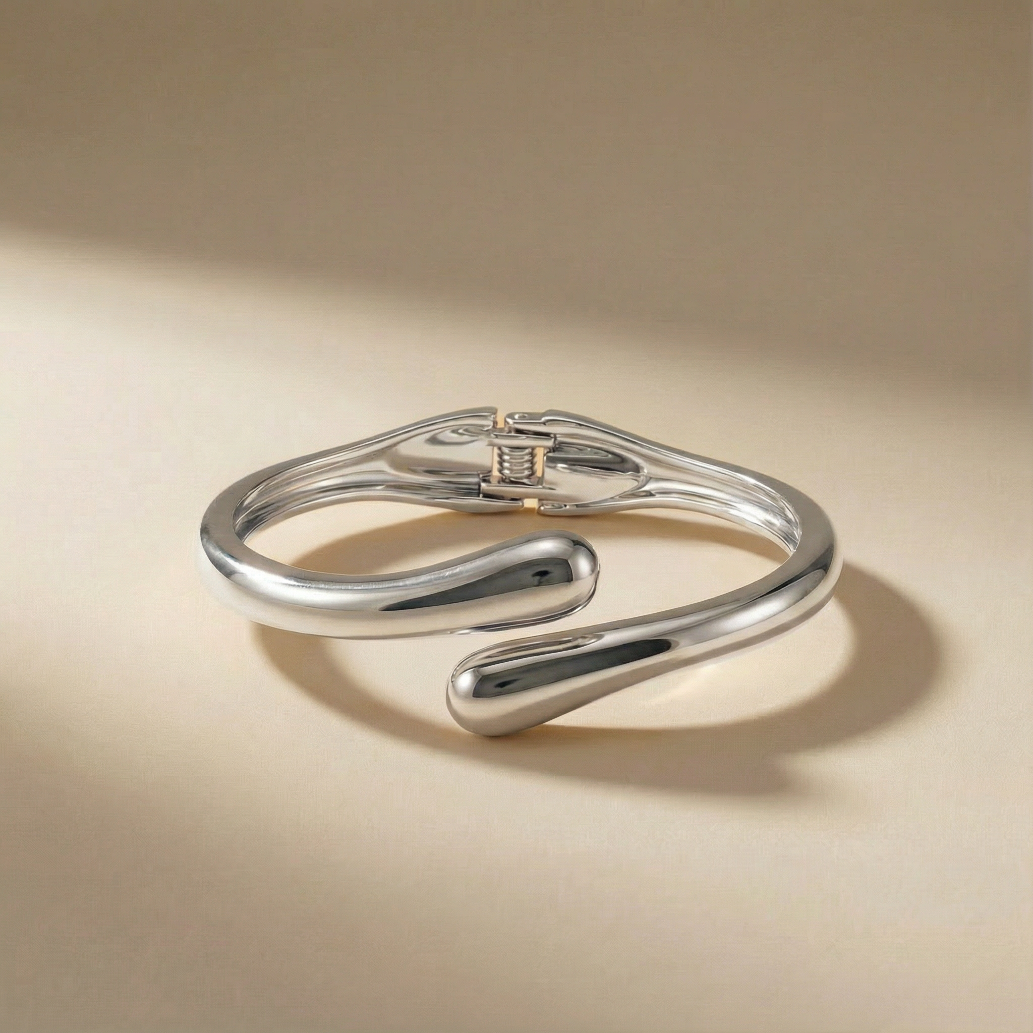 Bracciale Goccia Essenza placcato argento dal design a goccia