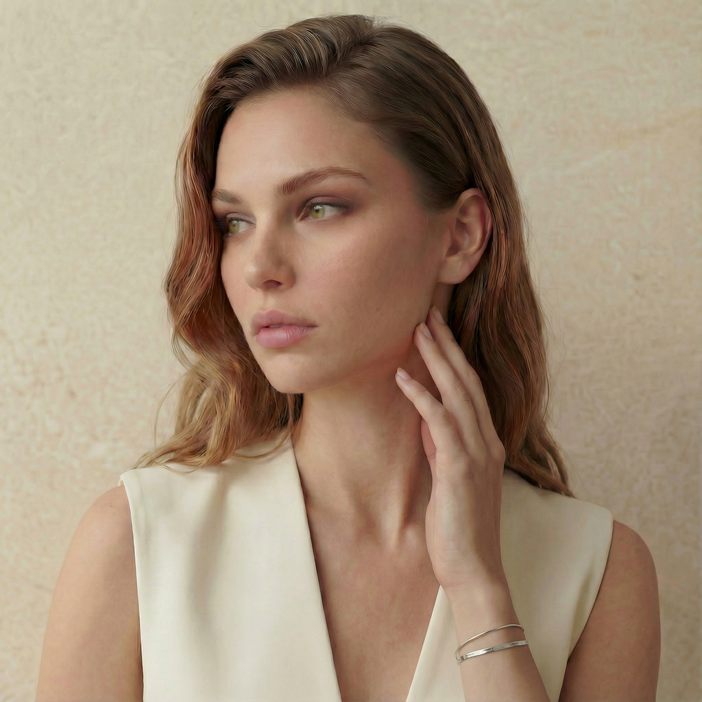 Dettaglio ravvicinato bracciale Onda Essenza placcato argento