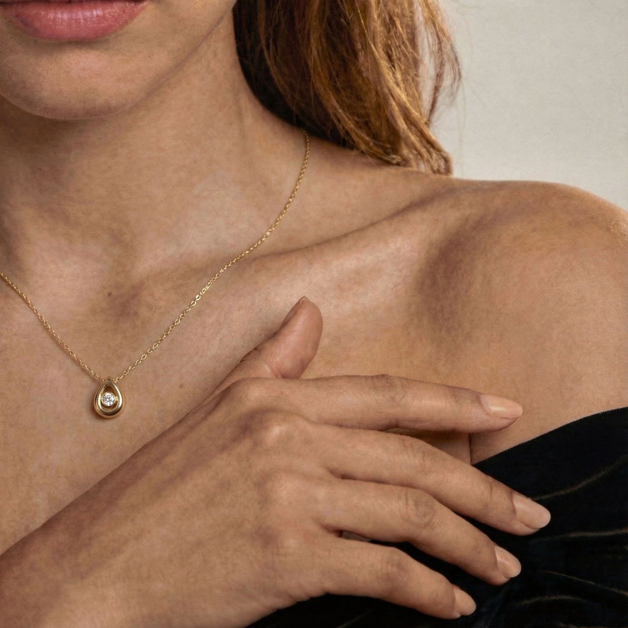 Dettaglio ravvicinato collana Pendente Aurora placcata oro 18k