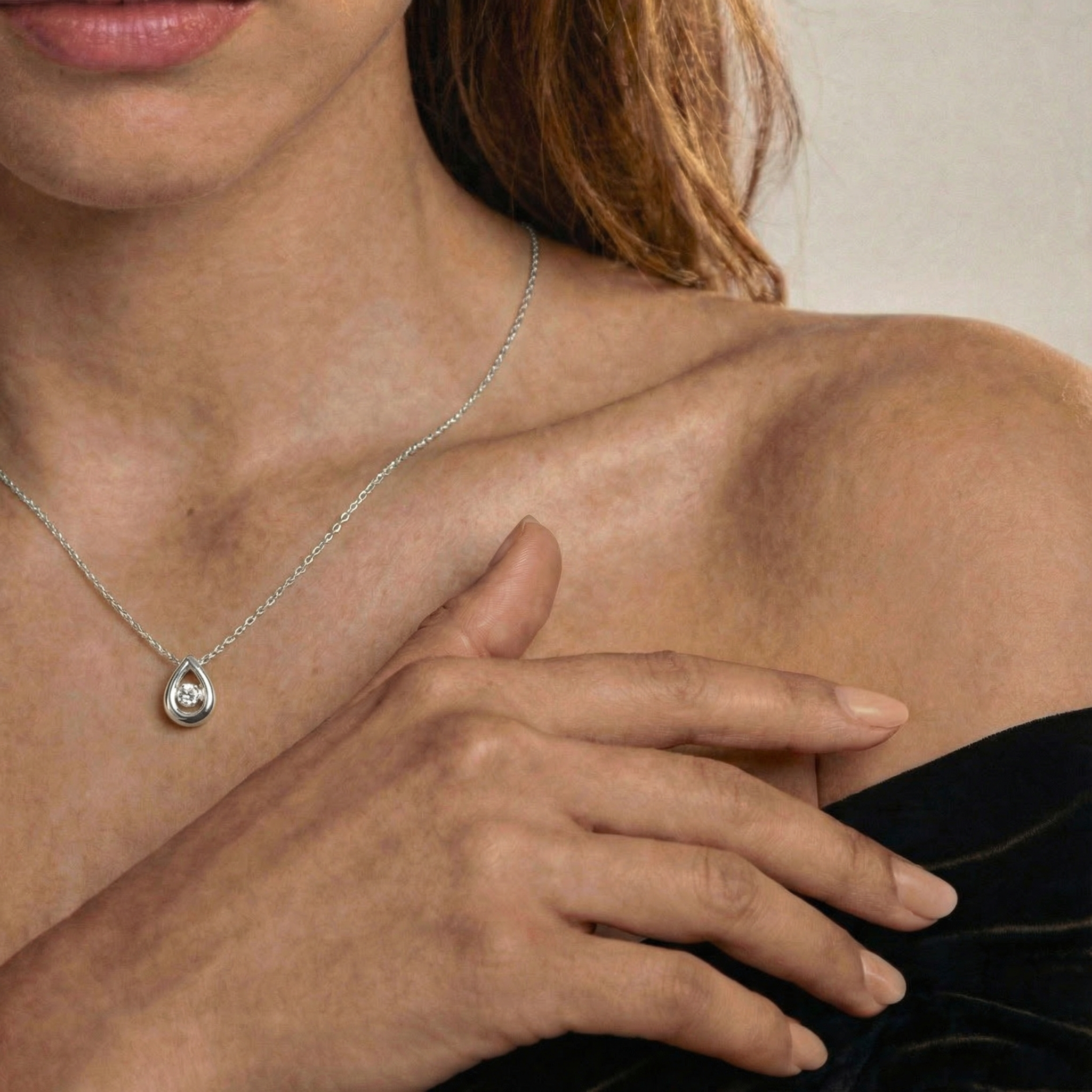 Dettaglio ravvicinato collana Pendente Aurora placcata argento