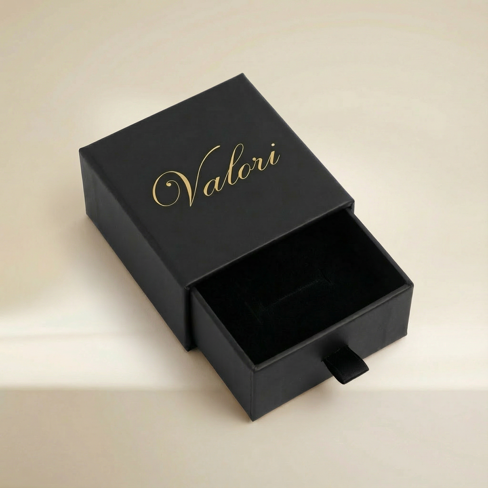Packaging VALORI per anelli – scatola a cassetto nera con logo oro, confezione di pregio per gioielli raffinati
