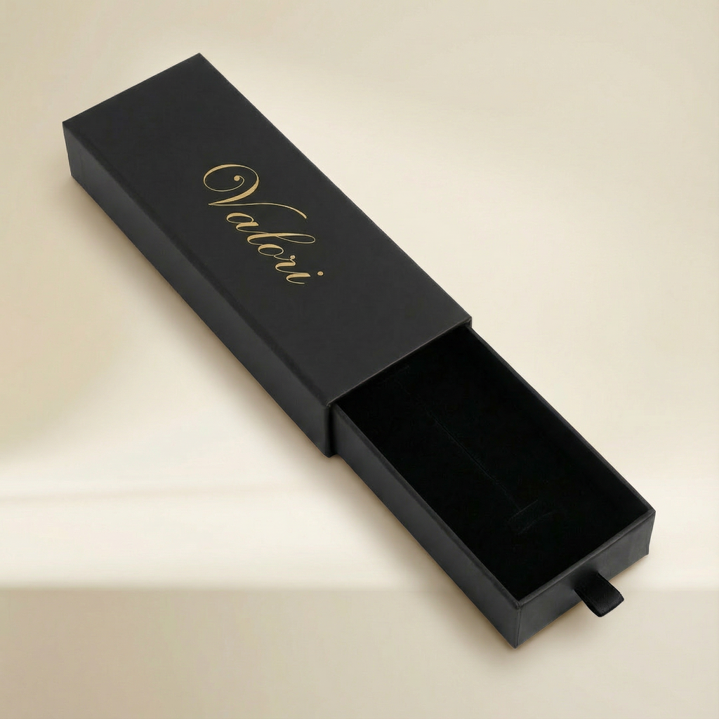 Packaging VALORI per bracciali classici – scatola nera elegante con logo oro, confezione di lusso per gioielli raffinati
