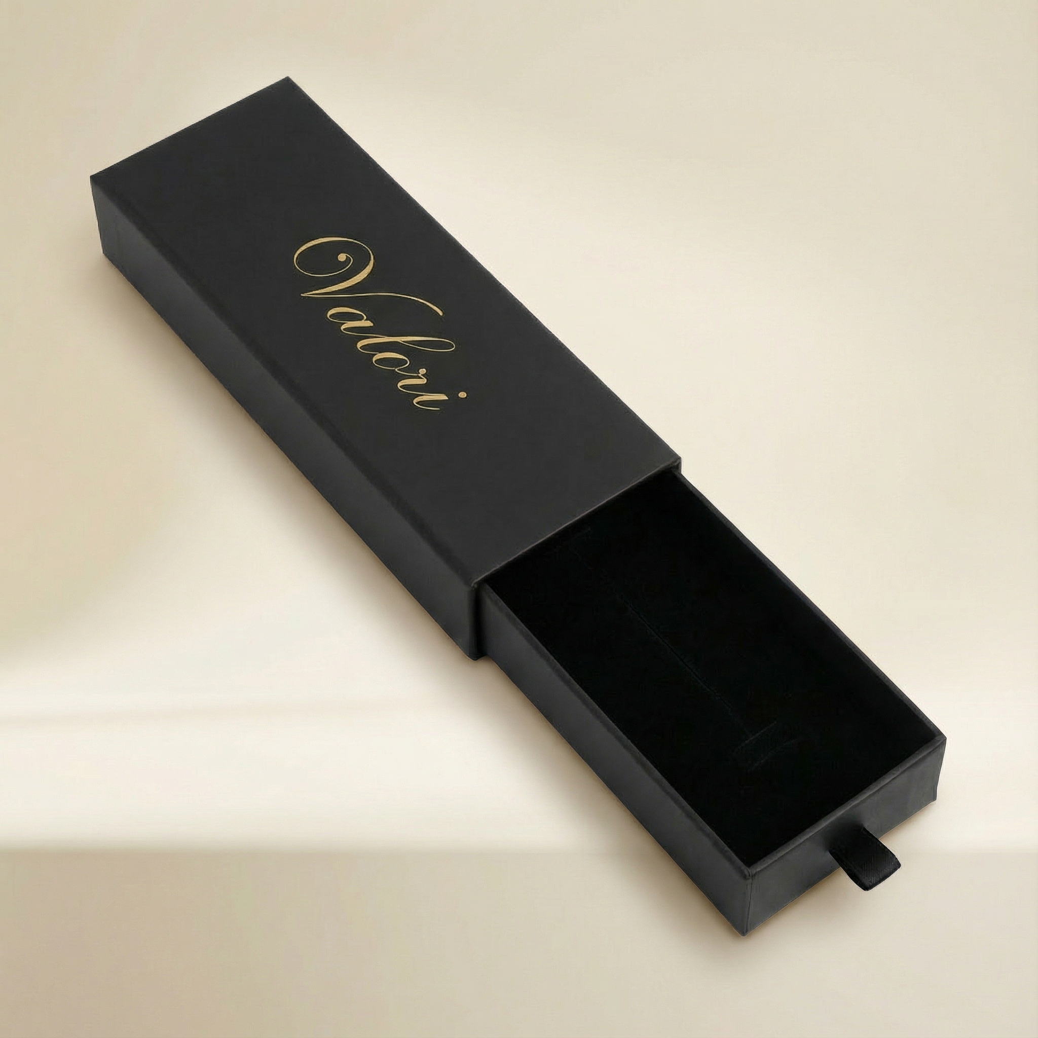 Packaging VALORI per bracciali classici – scatola nera elegante con logo oro, confezione di lusso per gioielli raffinati
